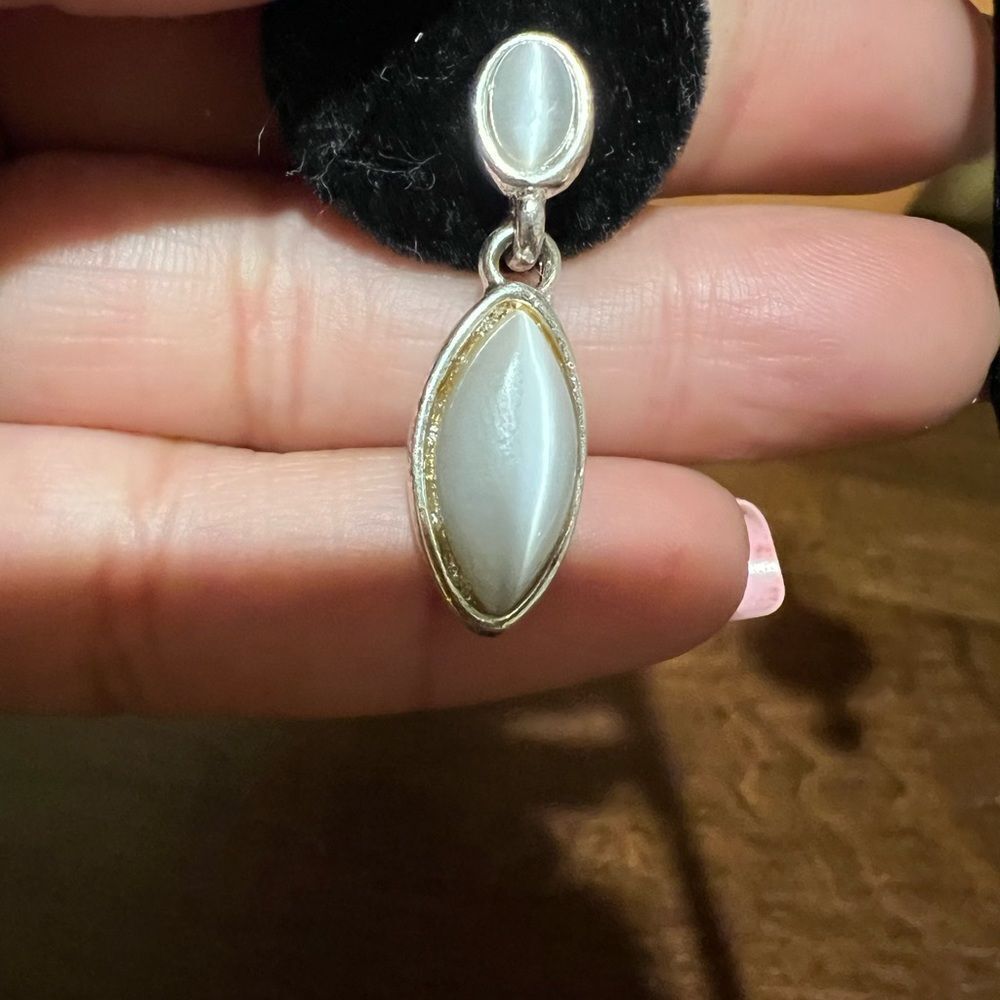 KENNETH COLE EARRINGS - Picture 4 of 4